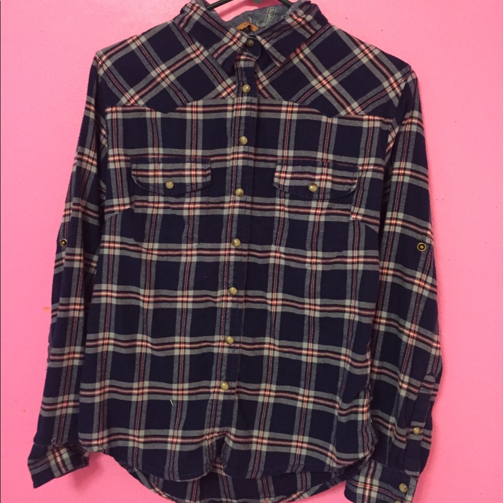 Super cute plaid button up shirt